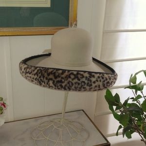 NWB MR JOHN CLASSIC Wool Felt Hat